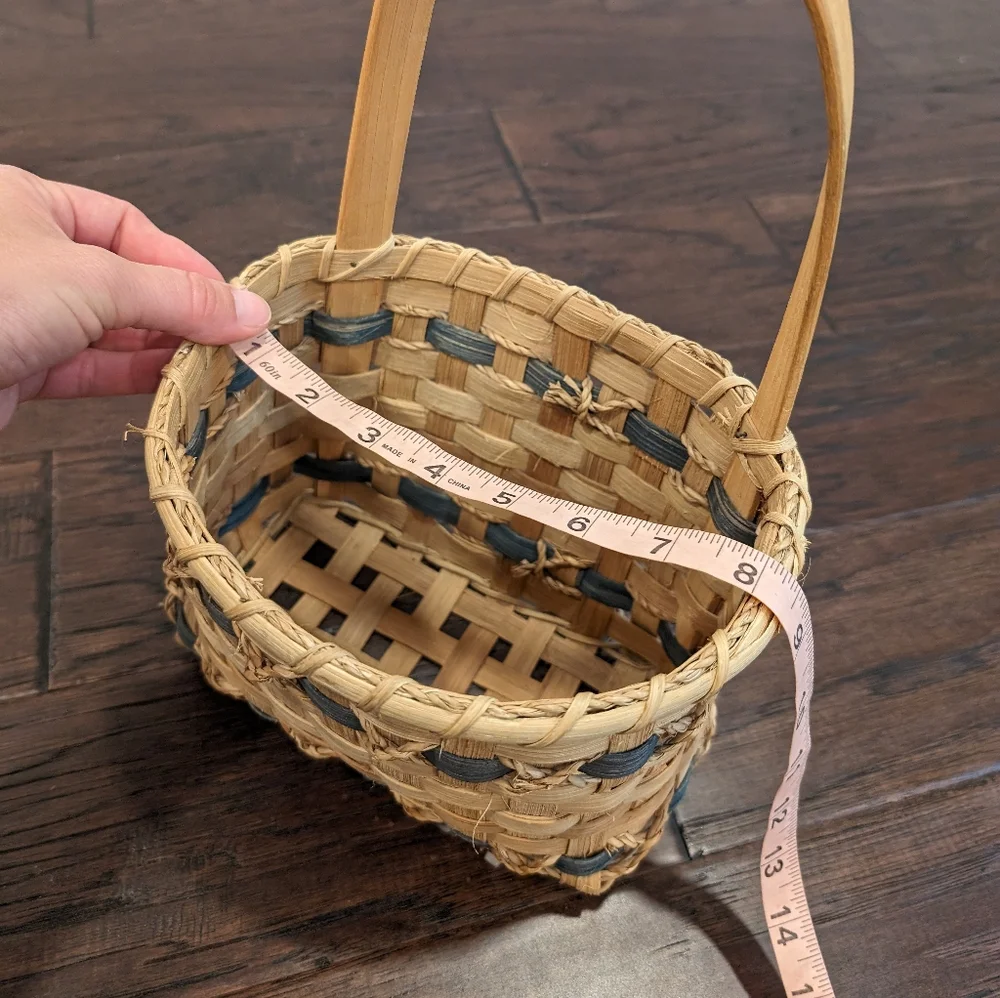 Woven Wicker basket wall hanging basket with handle